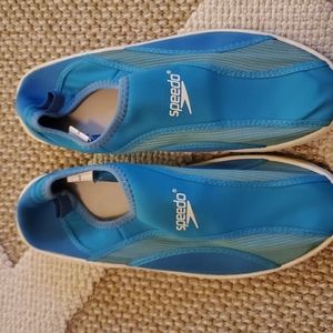 Water shoes by Speedo size 9 Blue
